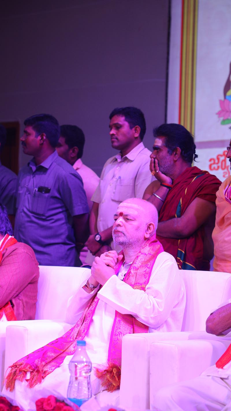 Sri Mulugu Ramalingeshwara Varaprasad Siddhanti was honoured with Jyotishyasastra Vignana Visharadha at Tummalapalli Kalakshetram, Vijayawada (194)